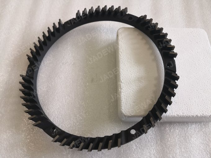 Toothed slitting ring